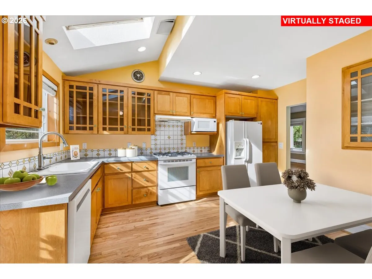 Kitchen-Eating Area