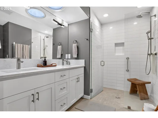 Bathroom-Walk in Shower