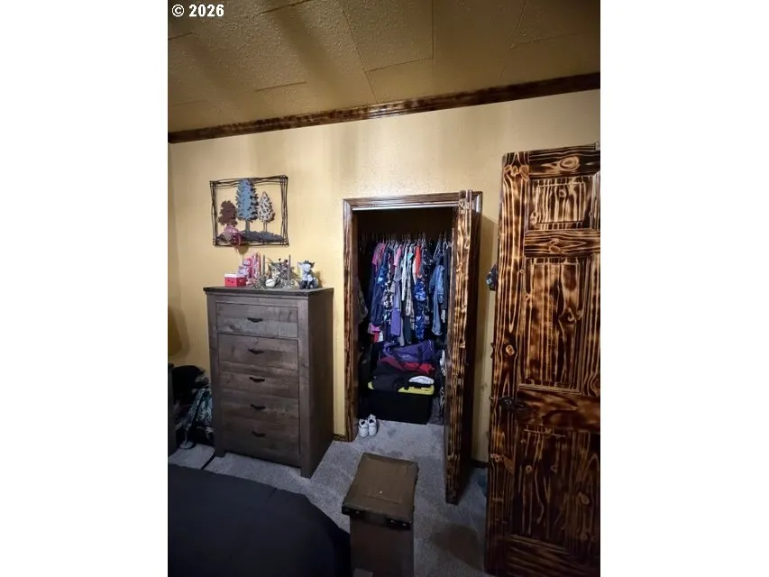 Bedroom, Primary