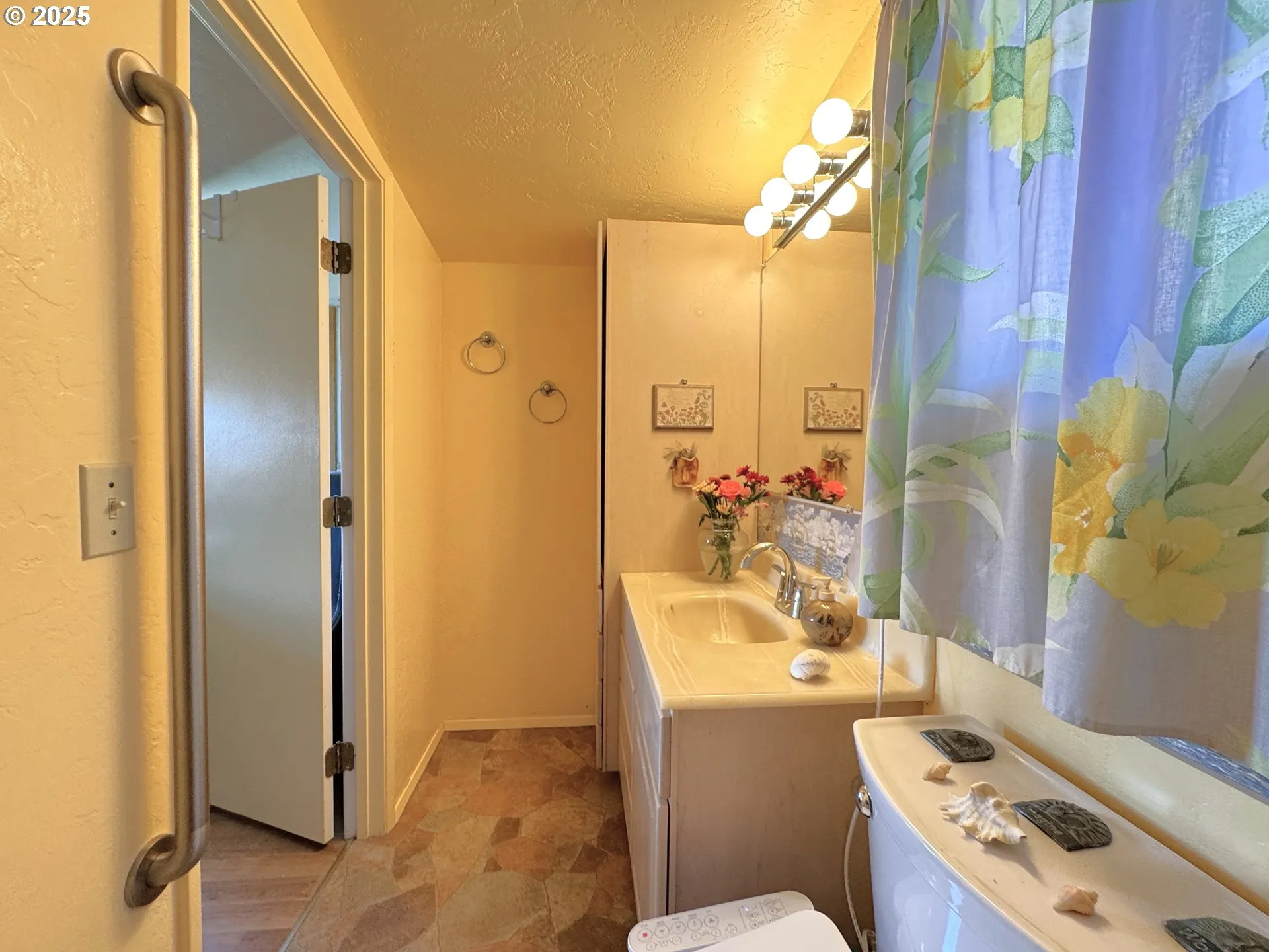 Primary Bedroom-Attached Bathroom