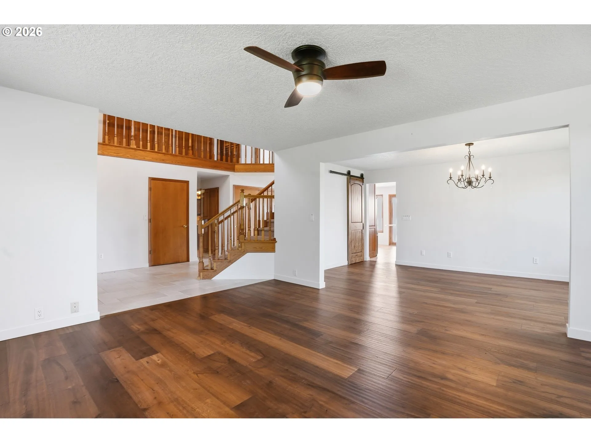 Living Room/Entrance