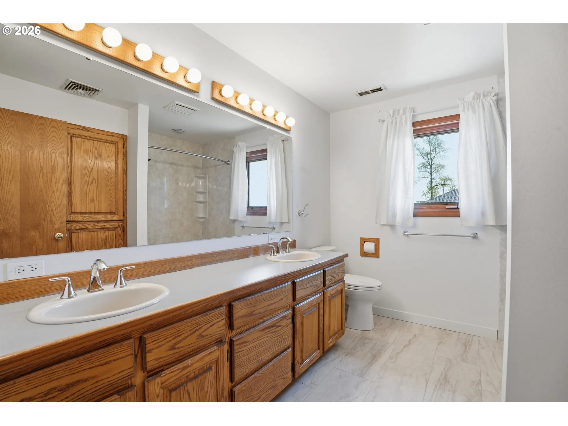 Bathroom-Upper
