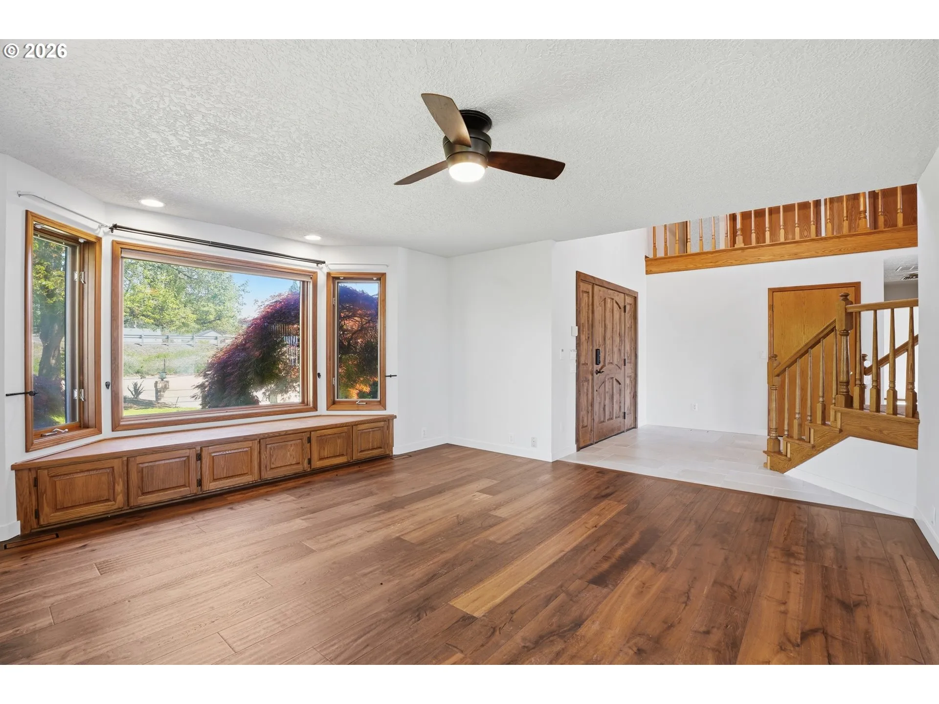 Living Room/Entrance
