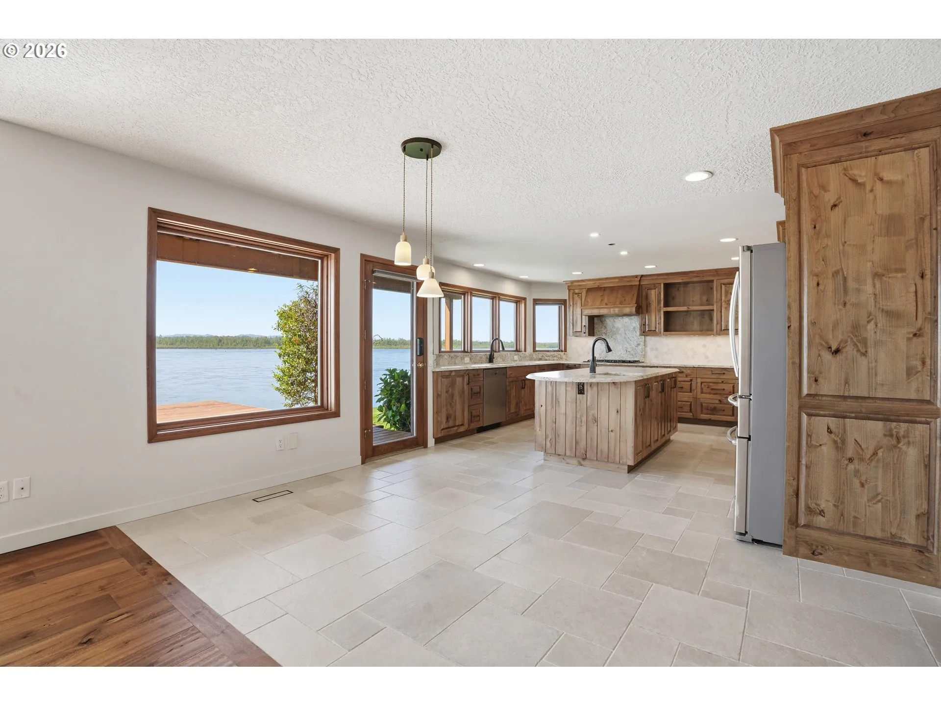 Kitchen/Dining Room-Island