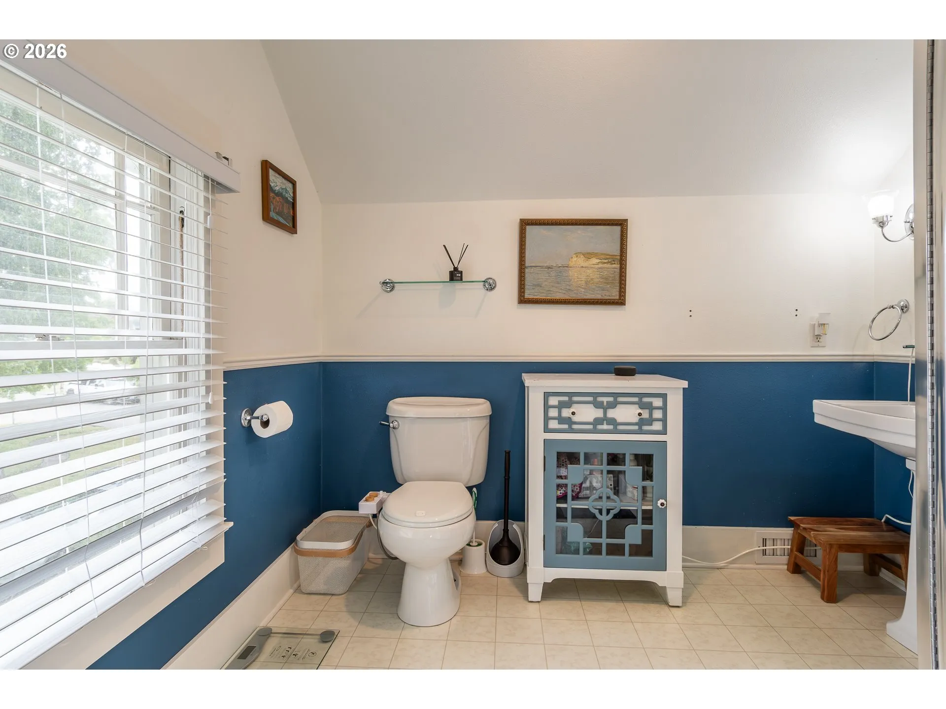 Bathroom-Upper