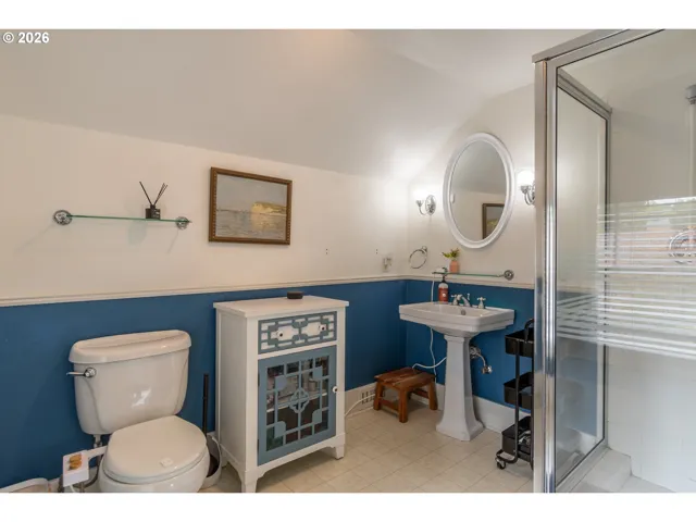 Bathroom-Upper