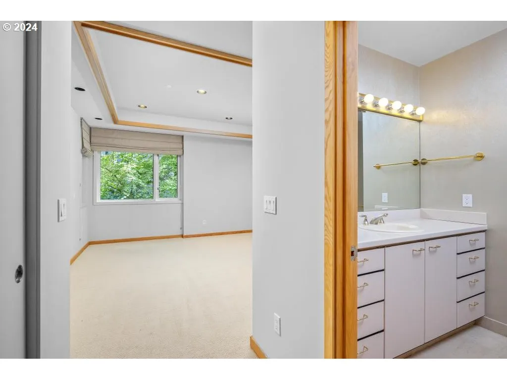Bedroom, Primary