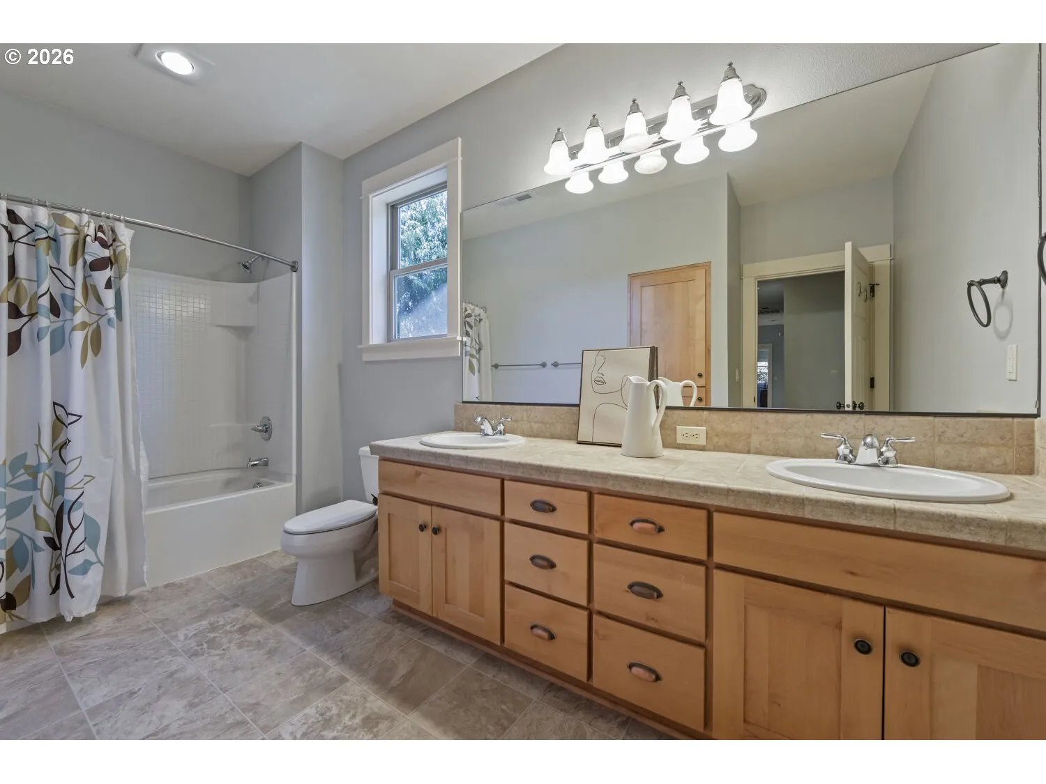 Bathroom-Upper