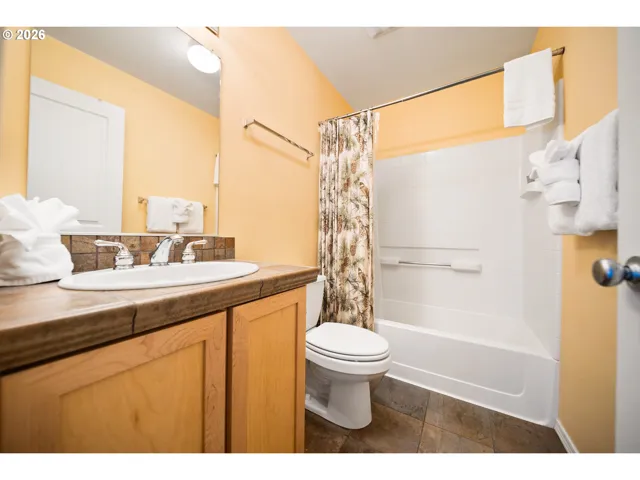Bathroom, Attached-Upper