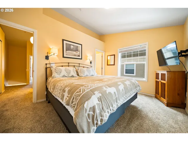 Bedroom, Primary-Upper