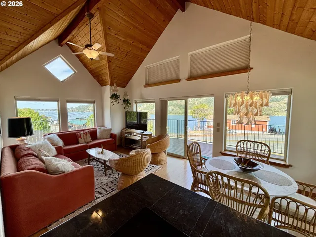 Living Room-Vaulted Ceilings