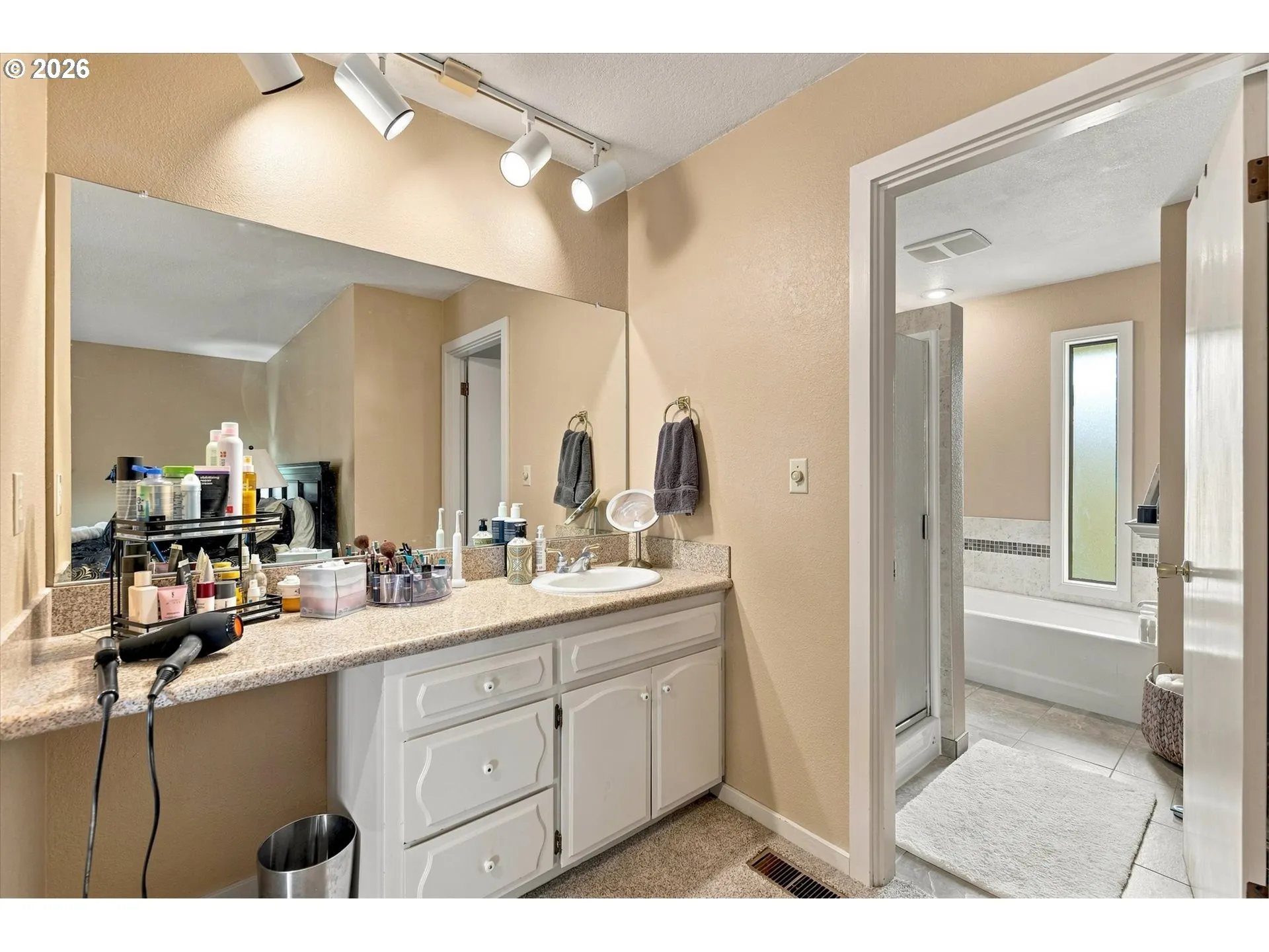 Bathroom, Attached