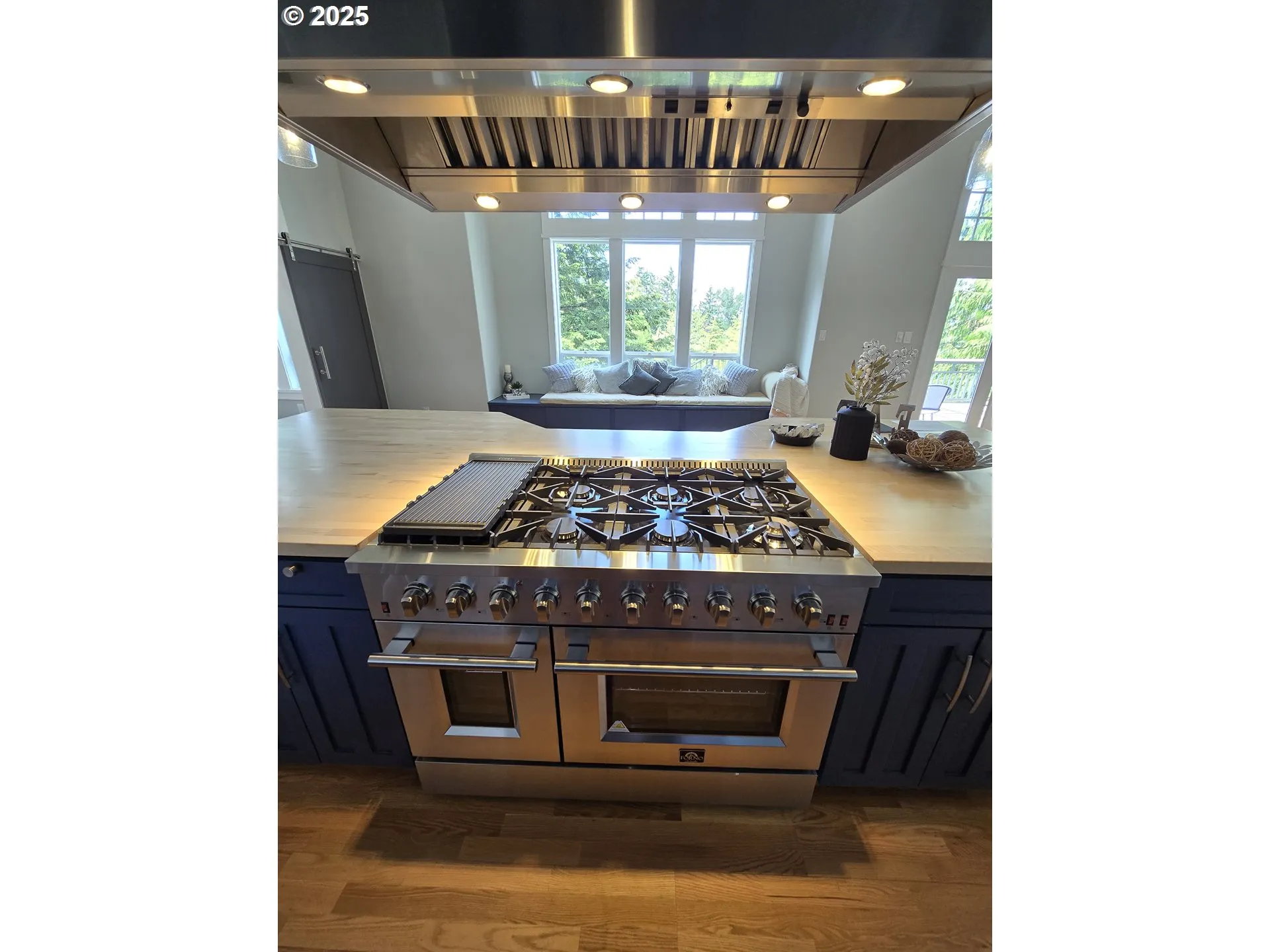 Kitchen-Cooking Island