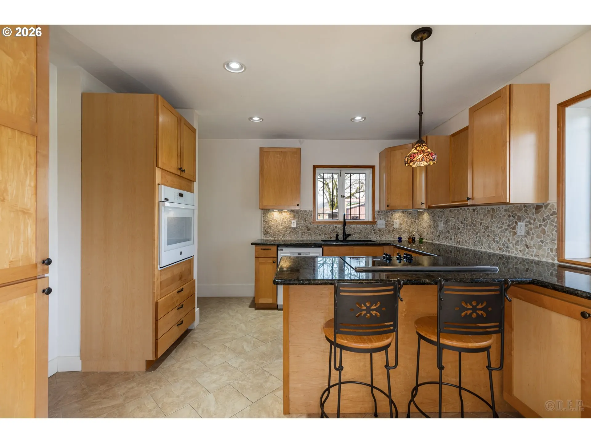Kitchen-Breakfast Bar