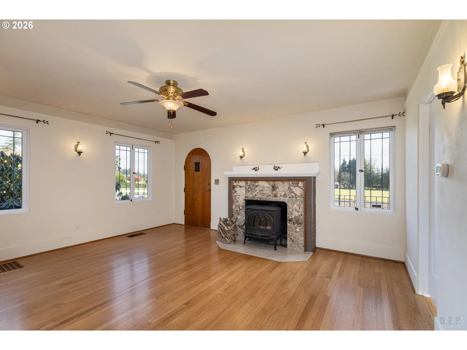 Living Room-Fireplace