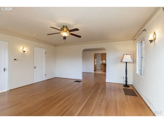 Living Room-Ceiling Fan