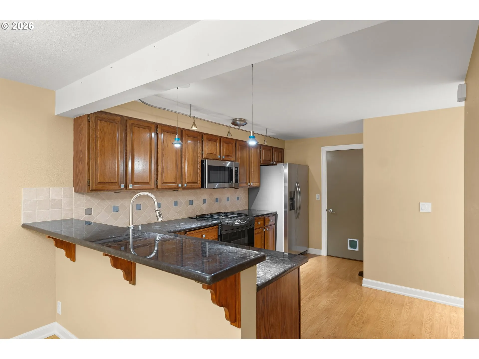 Kitchen-Breakfast Bar