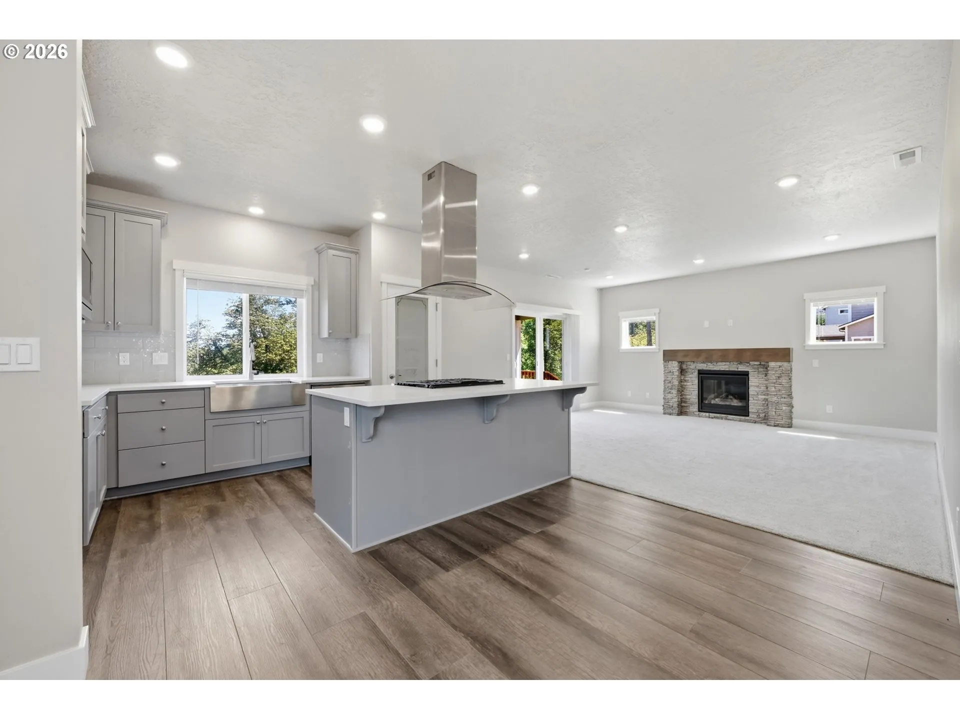 Kitchen-Breakfast Bar