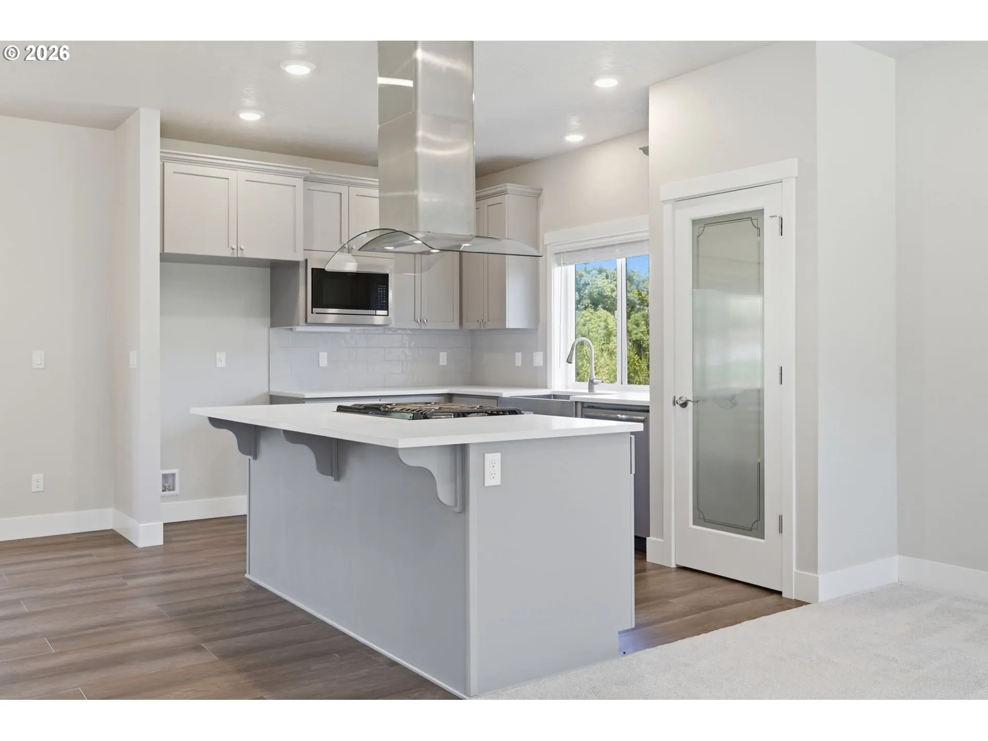 Kitchen-Breakfast Bar