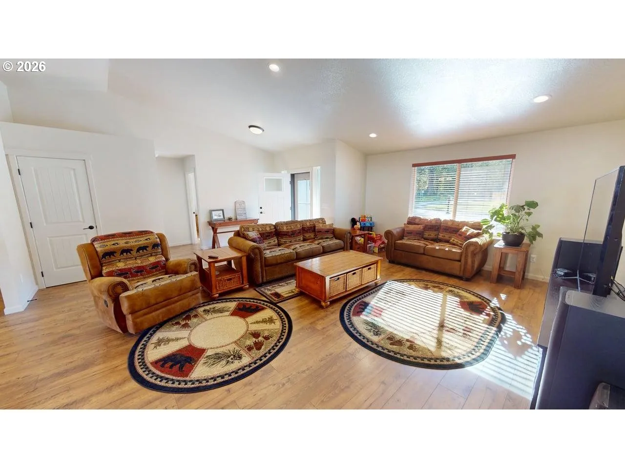 Living Room-Vaulted Ceilings