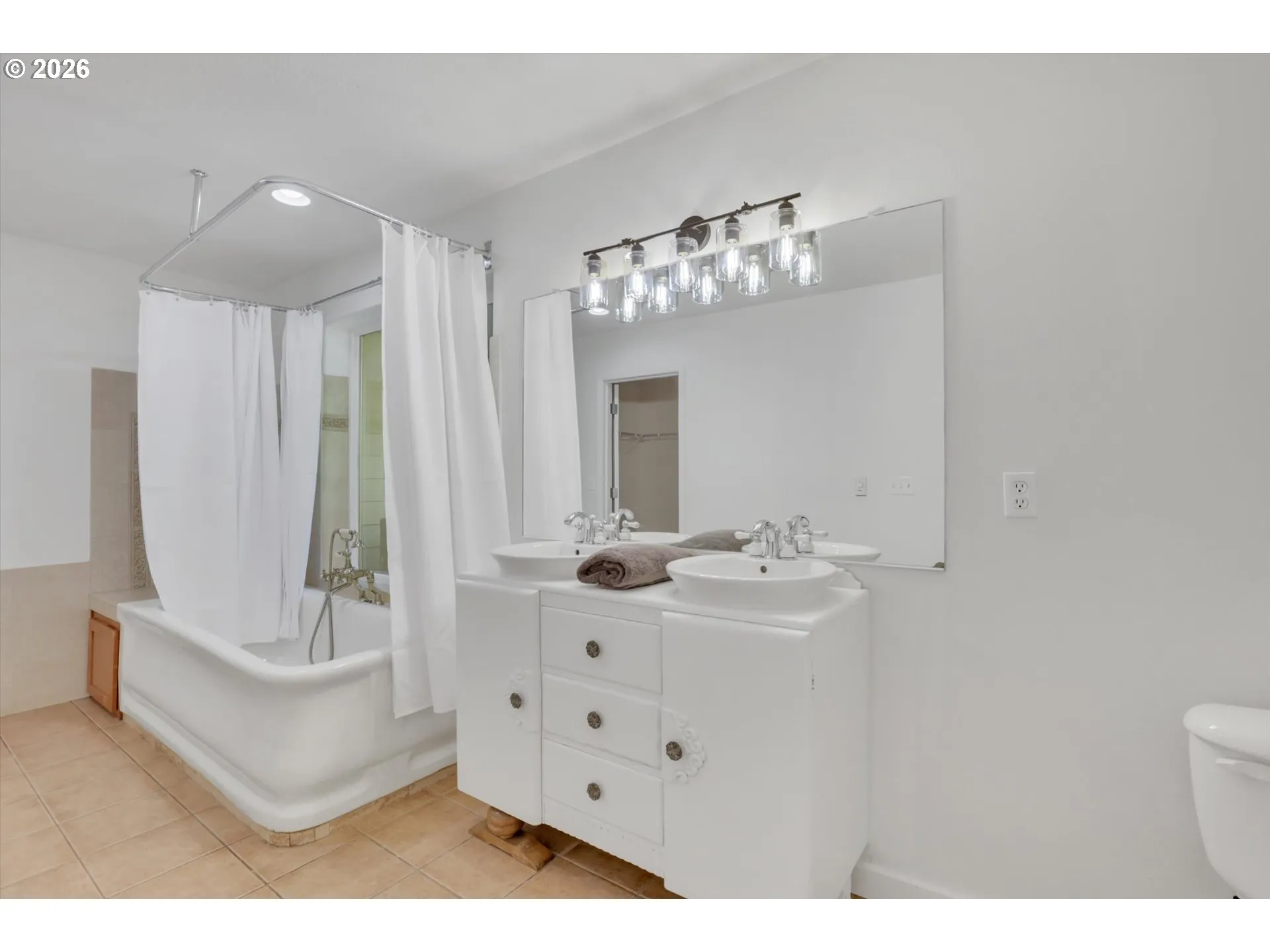 Bathroom, Attached-Lower