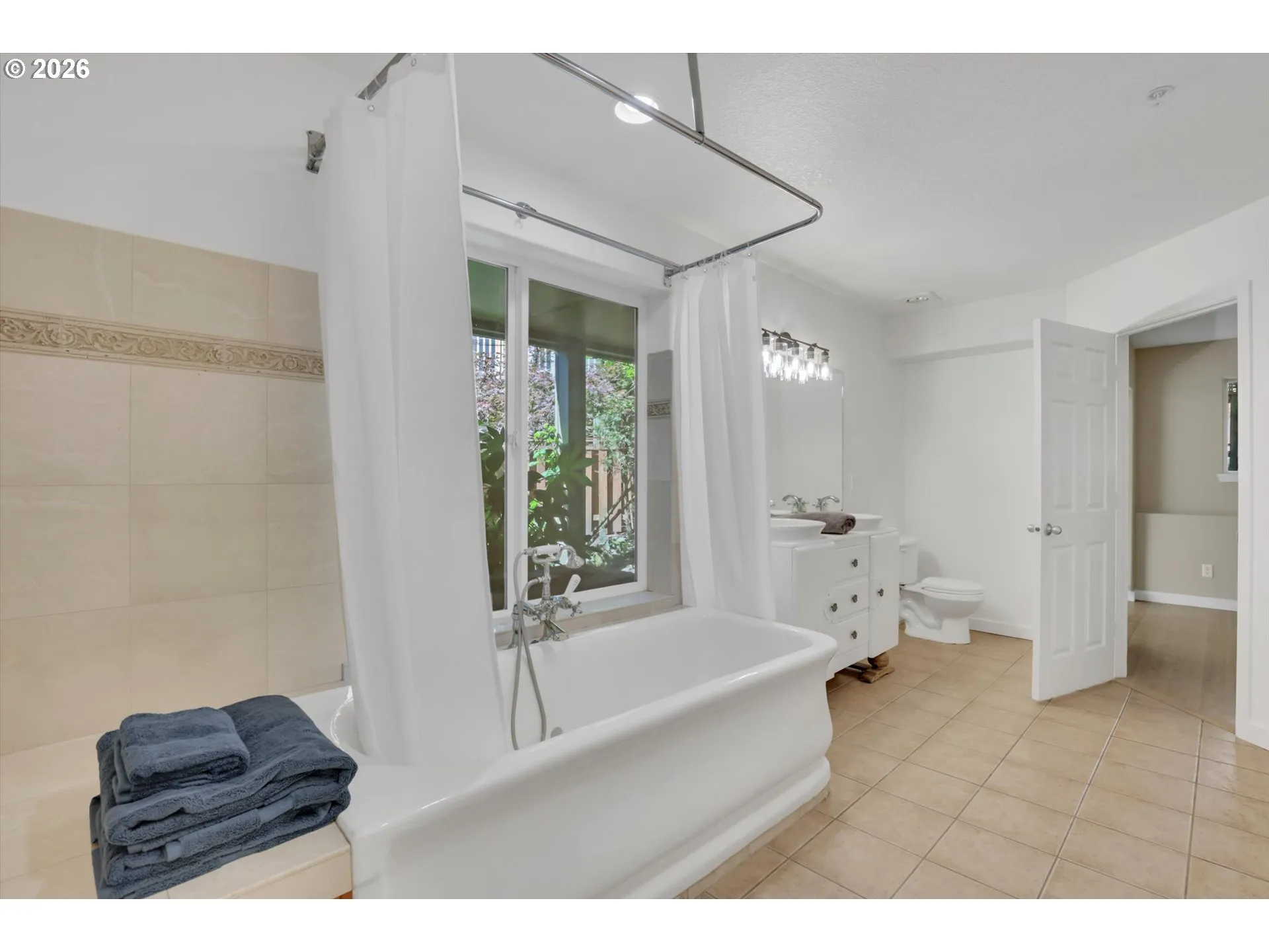 Bathroom, Attached-Lower