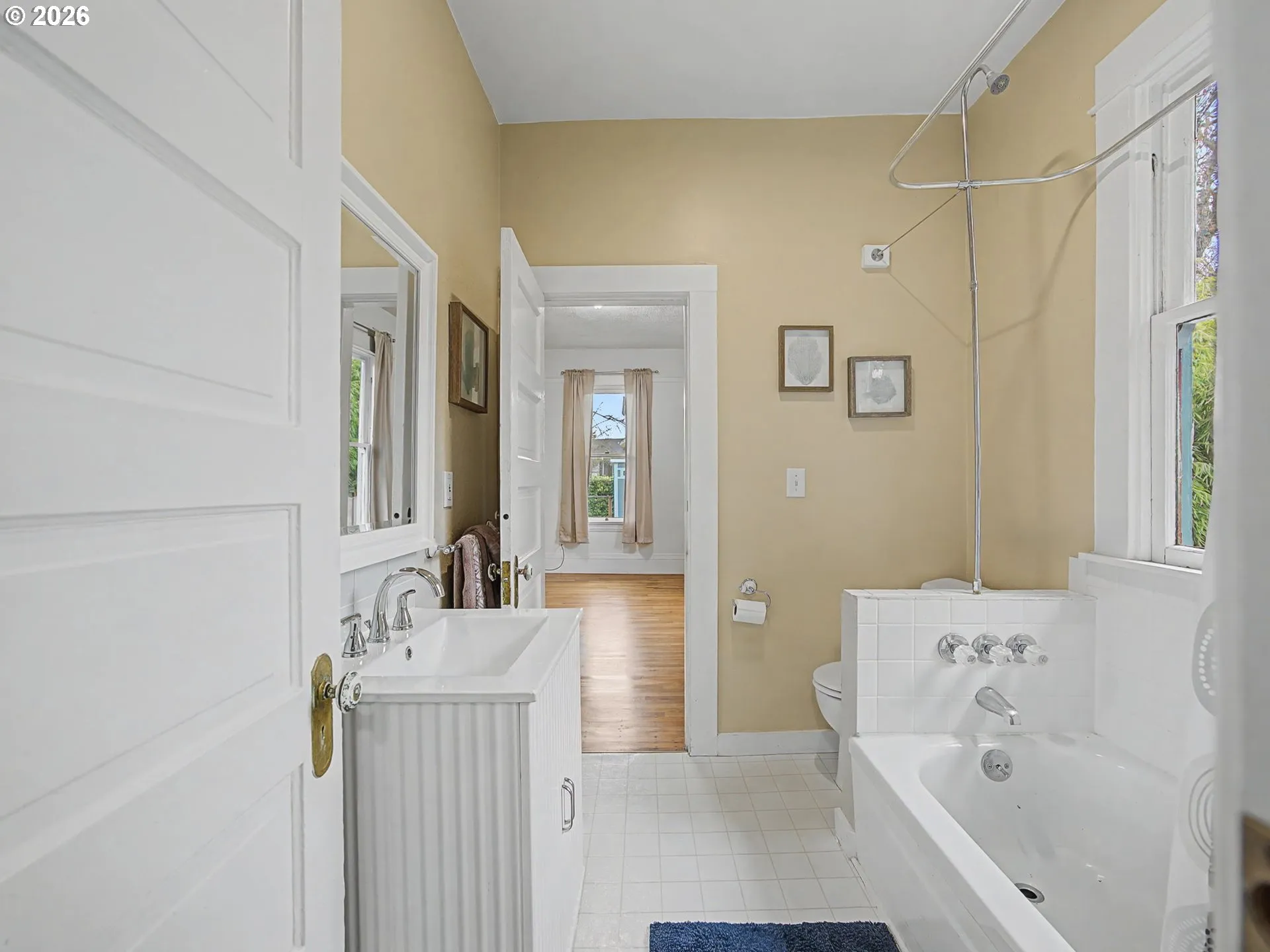 Bathroom, Continental-Main