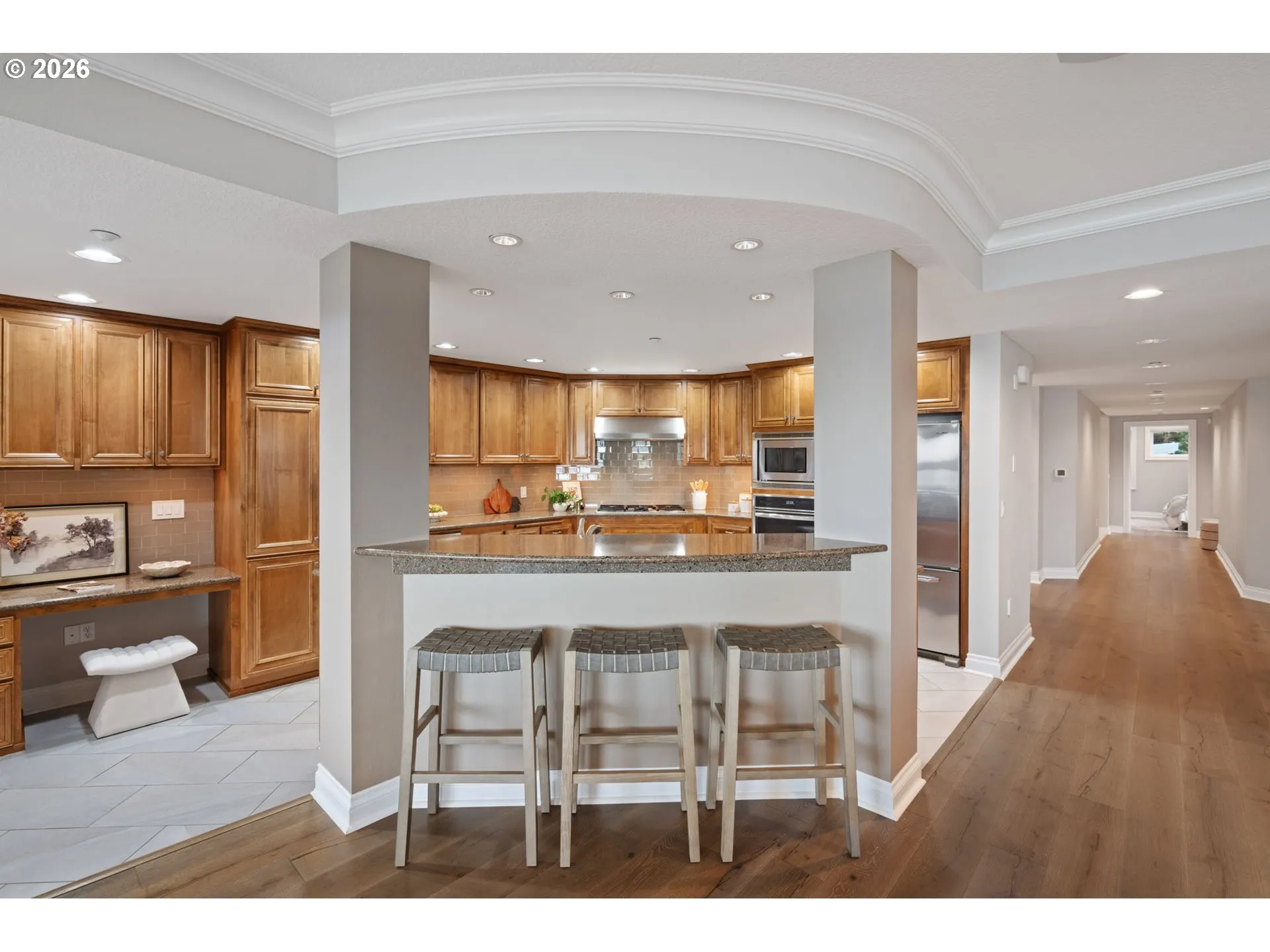 Kitchen-Breakfast Bar