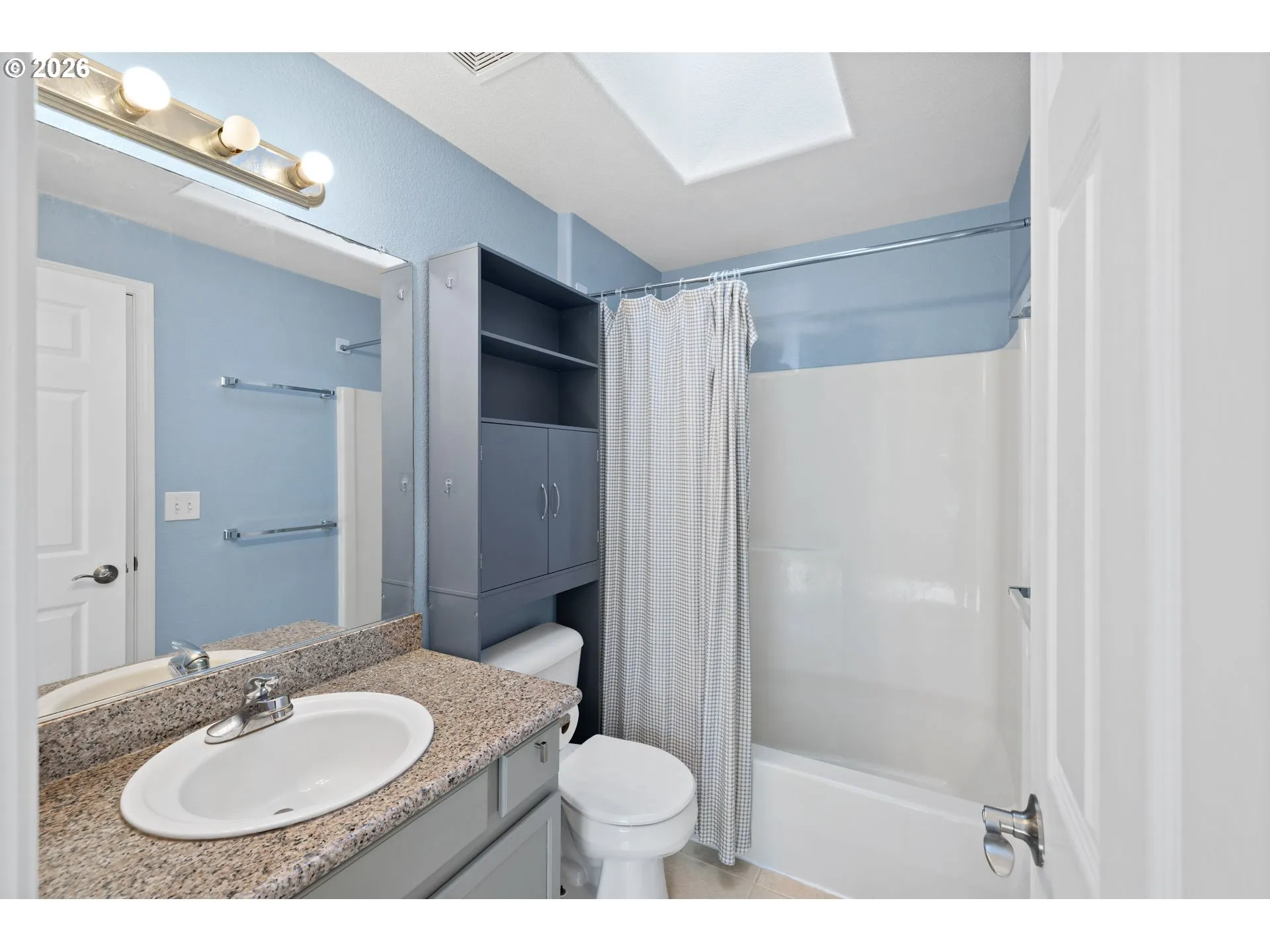 Bathroom, Attached-Upper