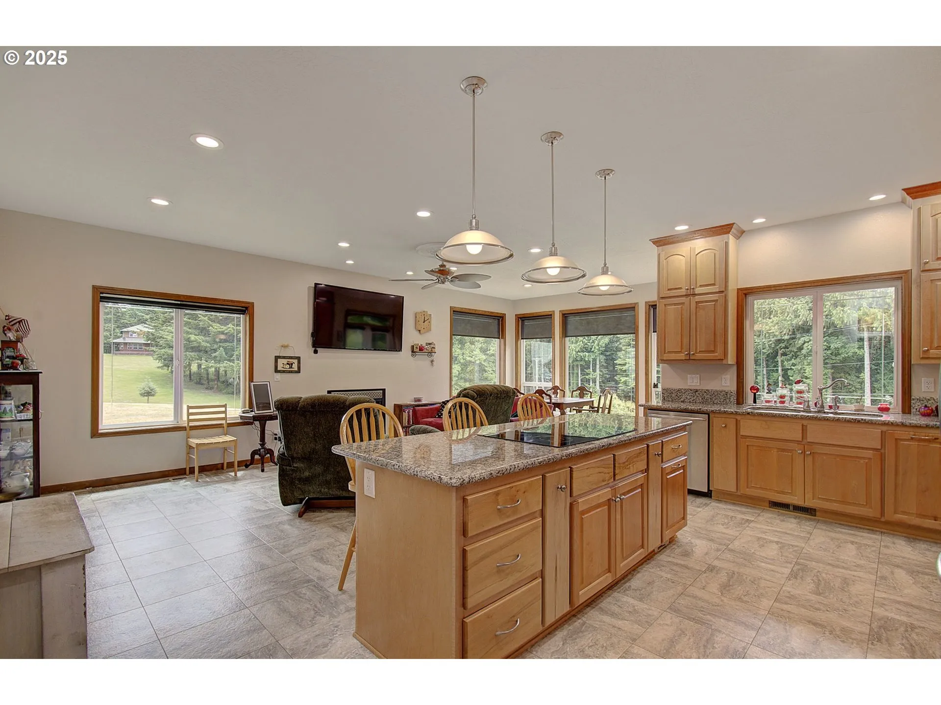 Kitchen-Breakfast Bar