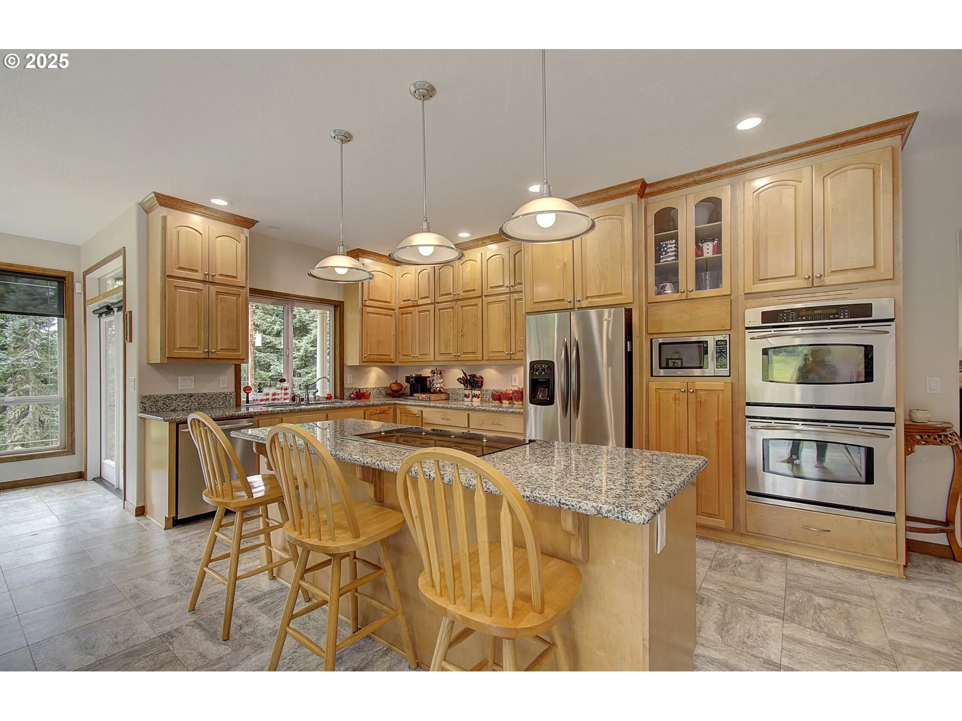Kitchen-Breakfast Bar
