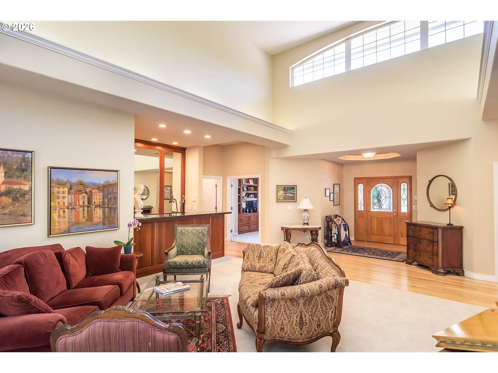 Living Room/Entrance