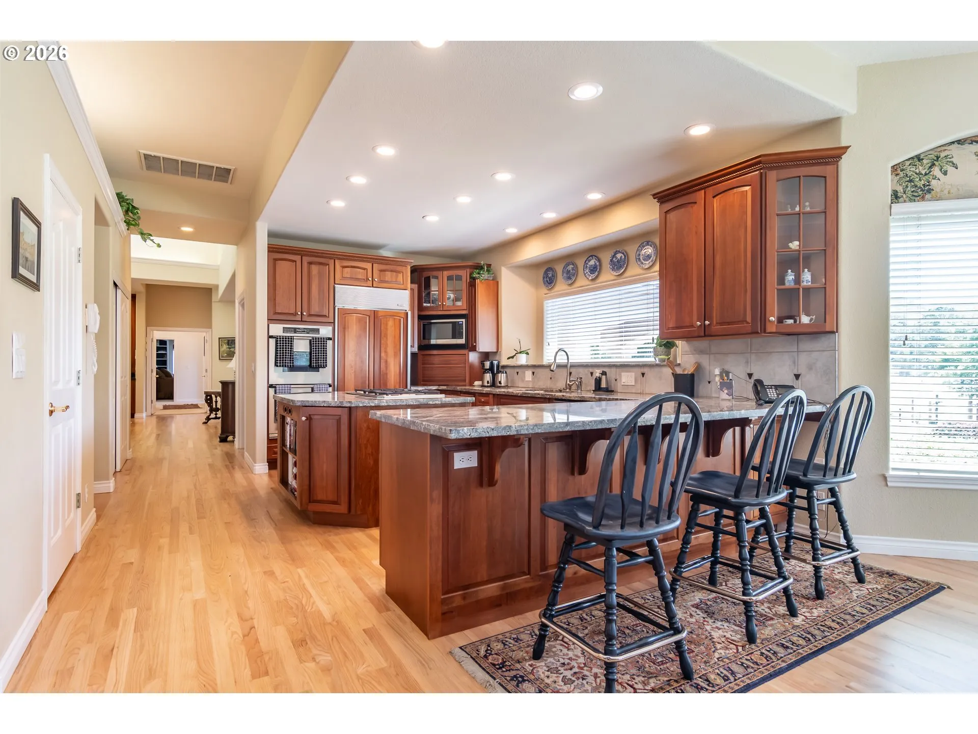 Kitchen-Breakfast Bar
