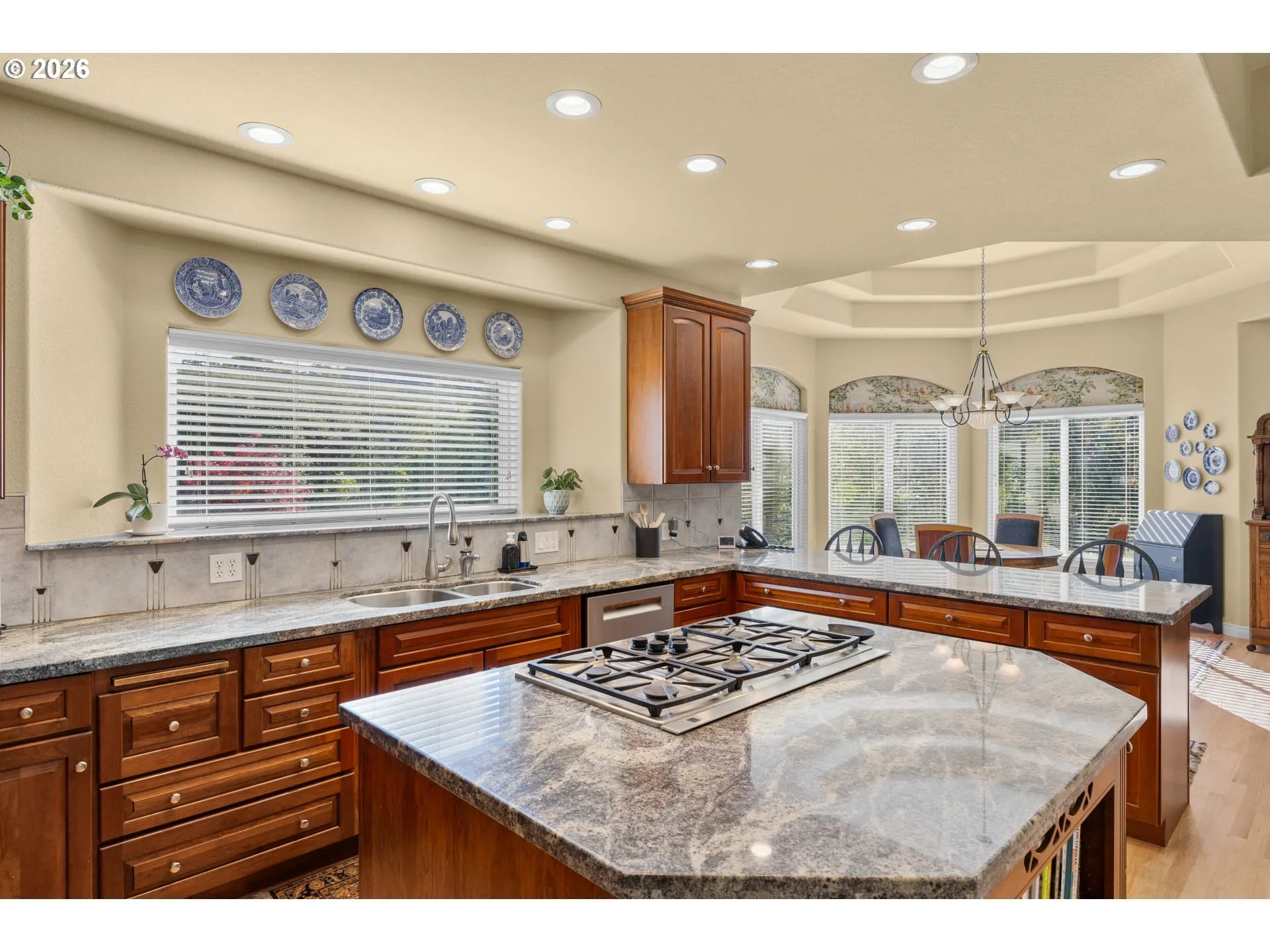 Kitchen-Breakfast Bar