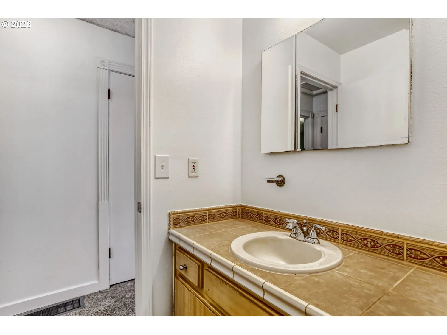 Bathroom-Upper