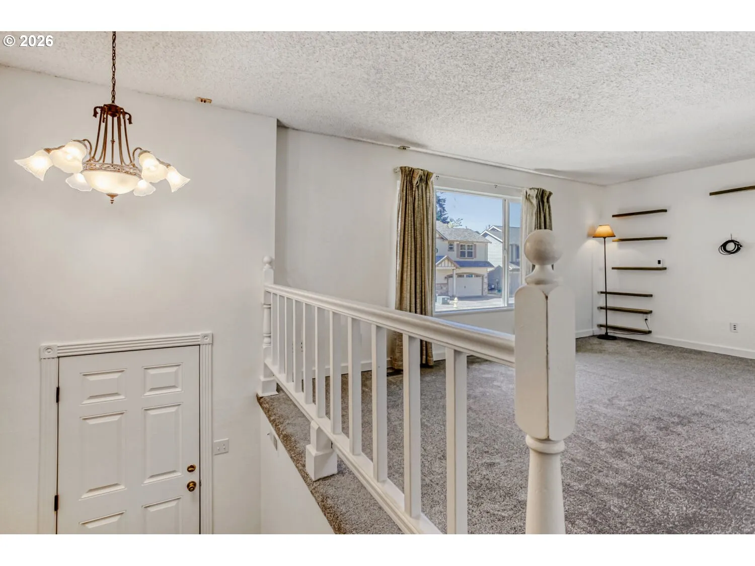 Living Room/Entrance