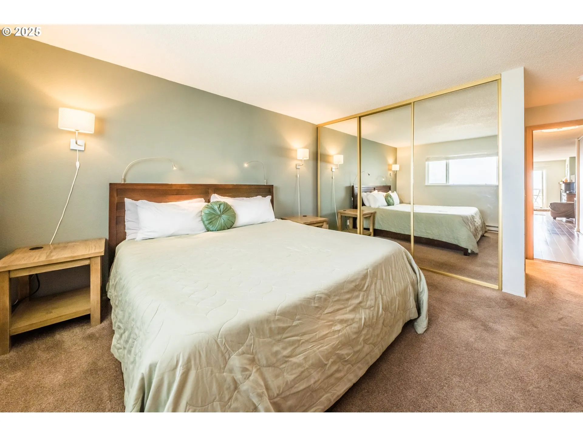 Bedroom, Primary