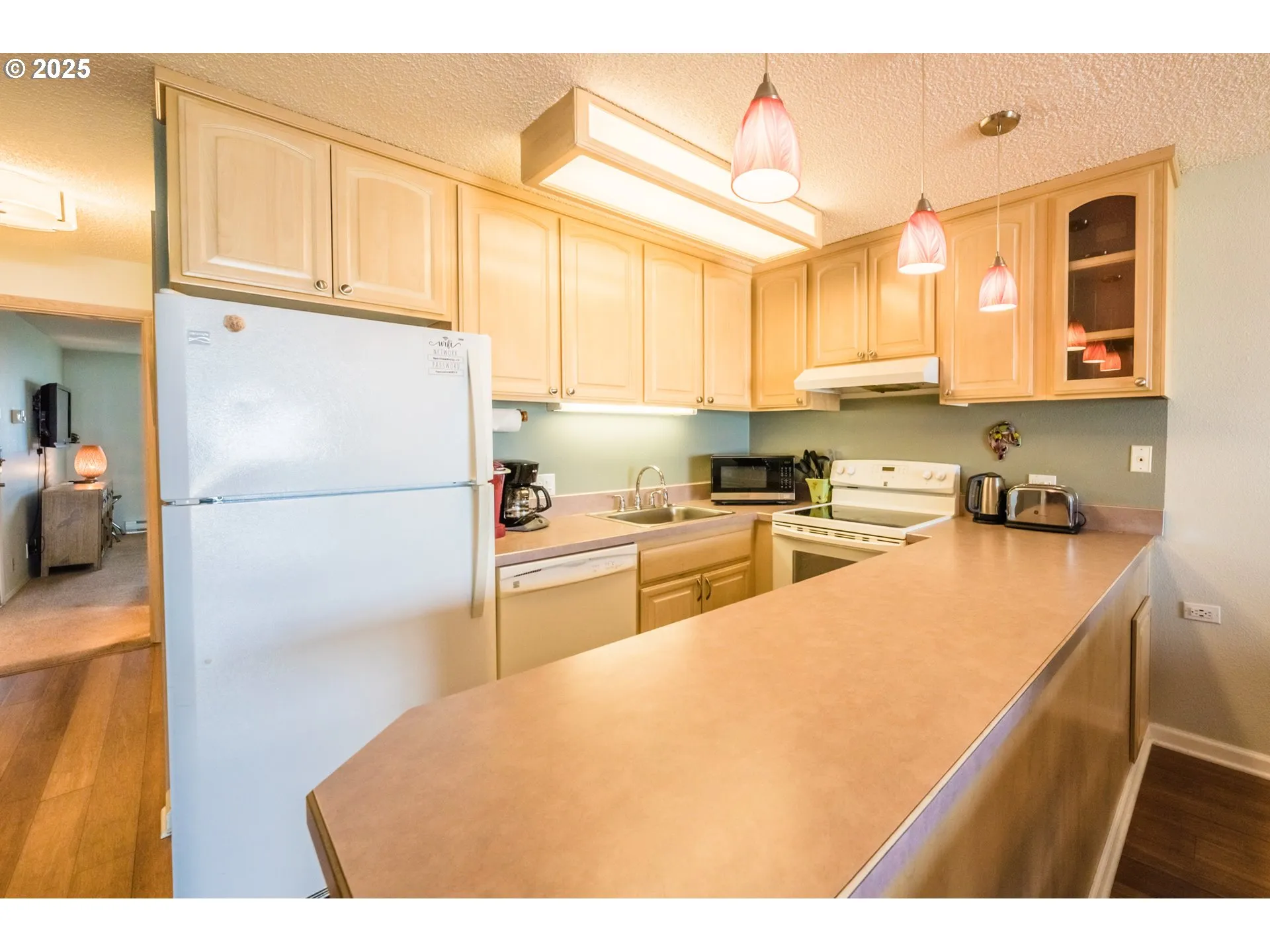 Kitchen-Breakfast Bar