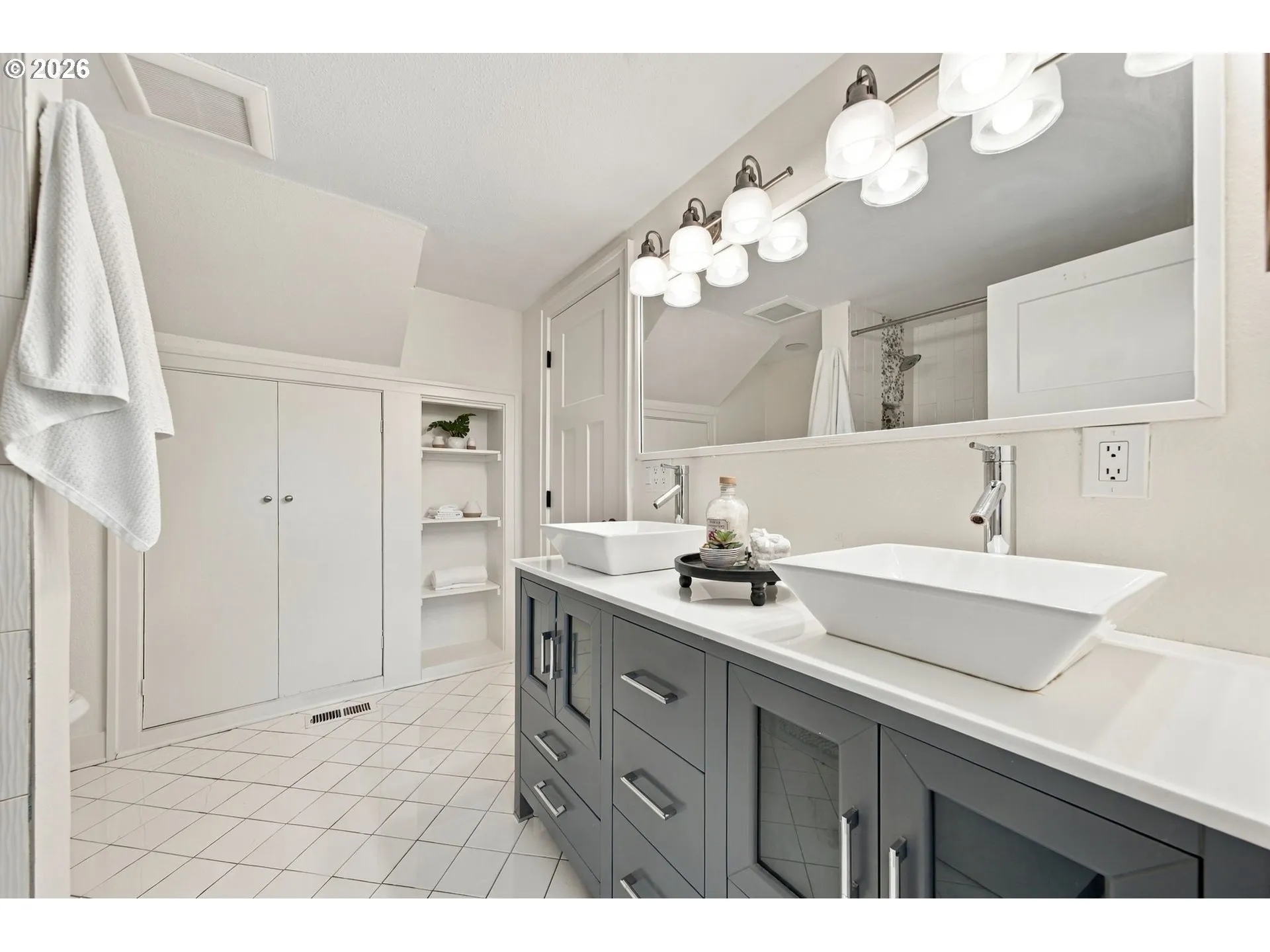 Bathroom, Attached-Main