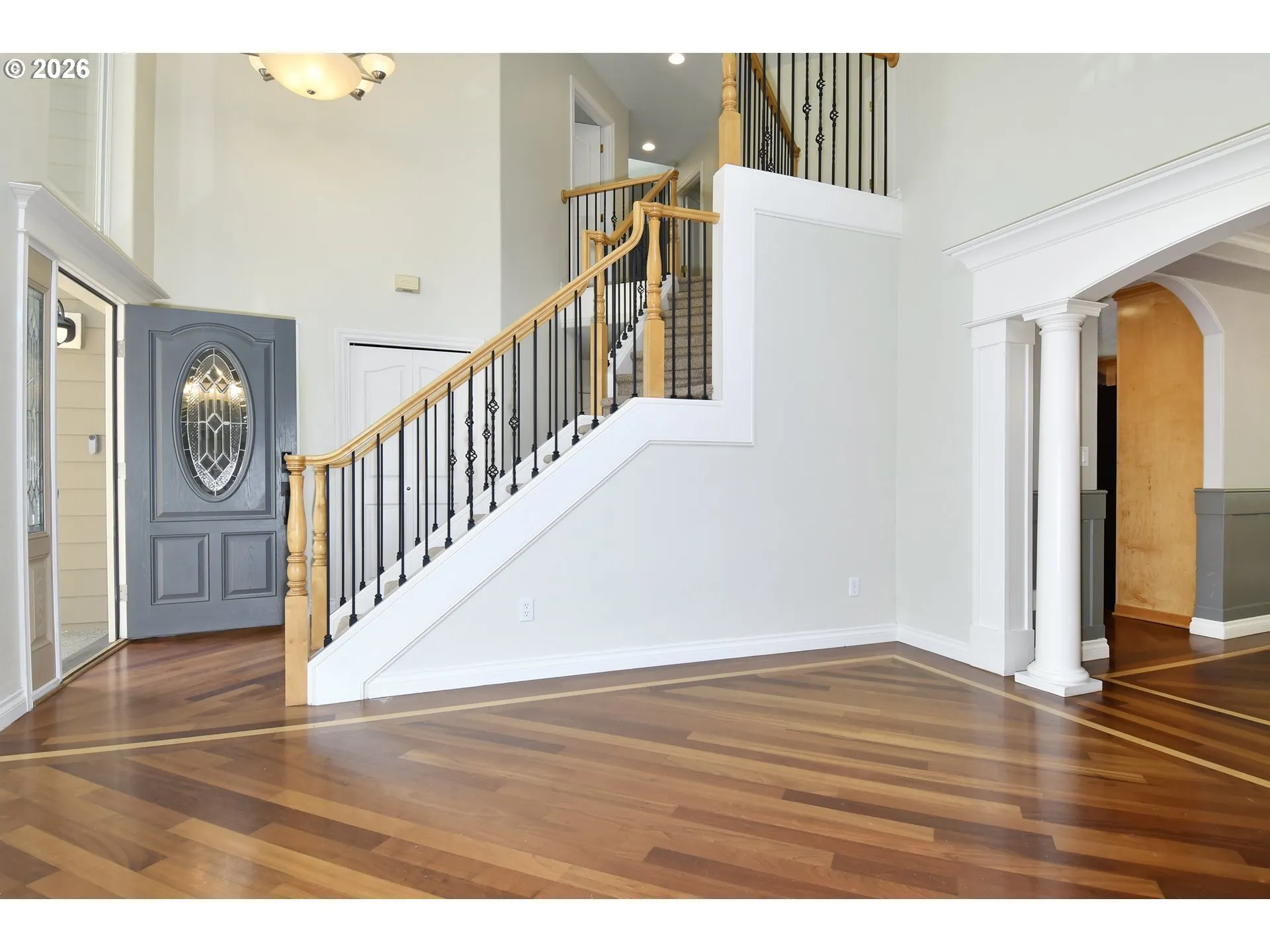 Living Room/Entrance