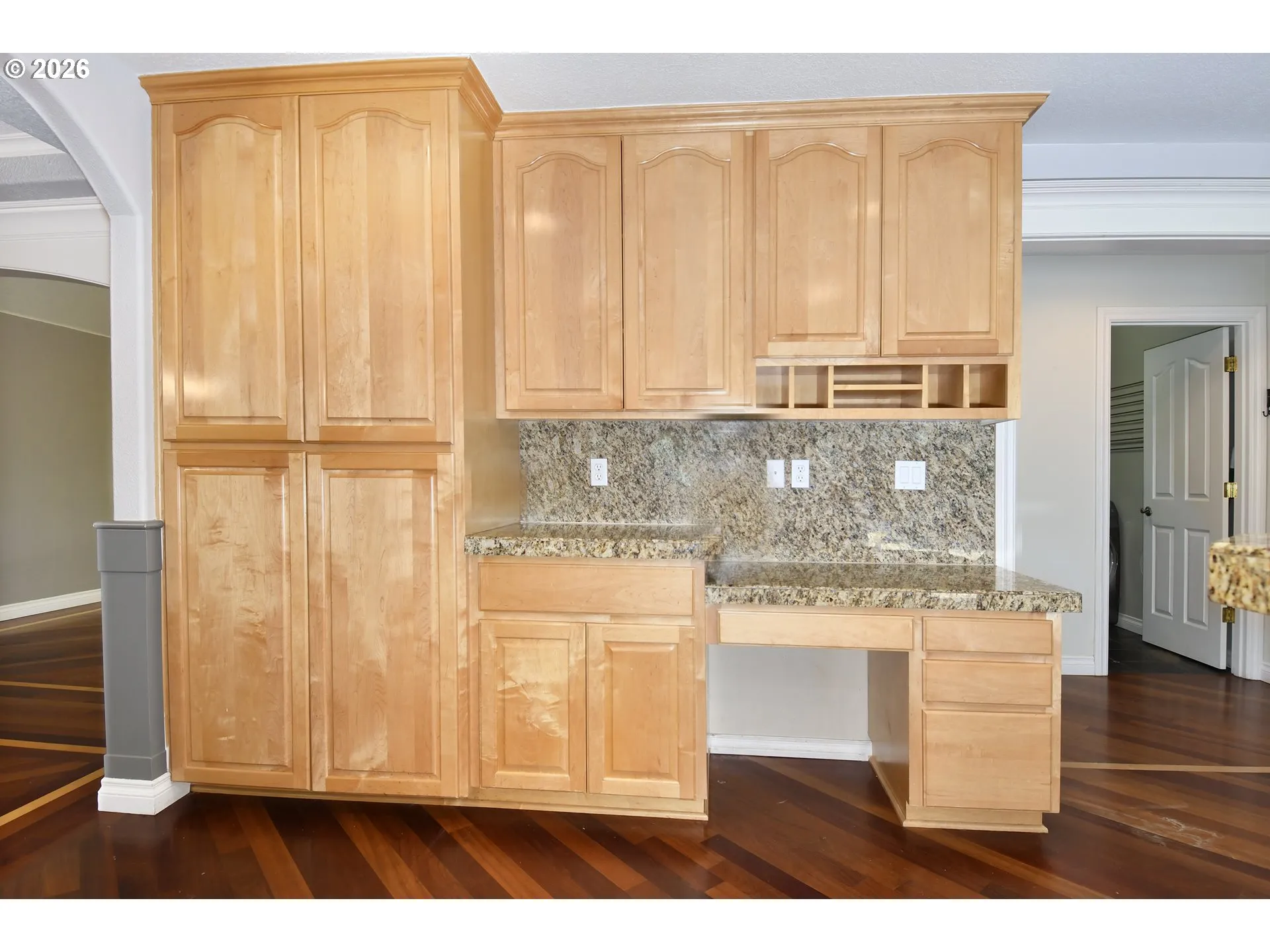 Kitchen-Breakfast Bar