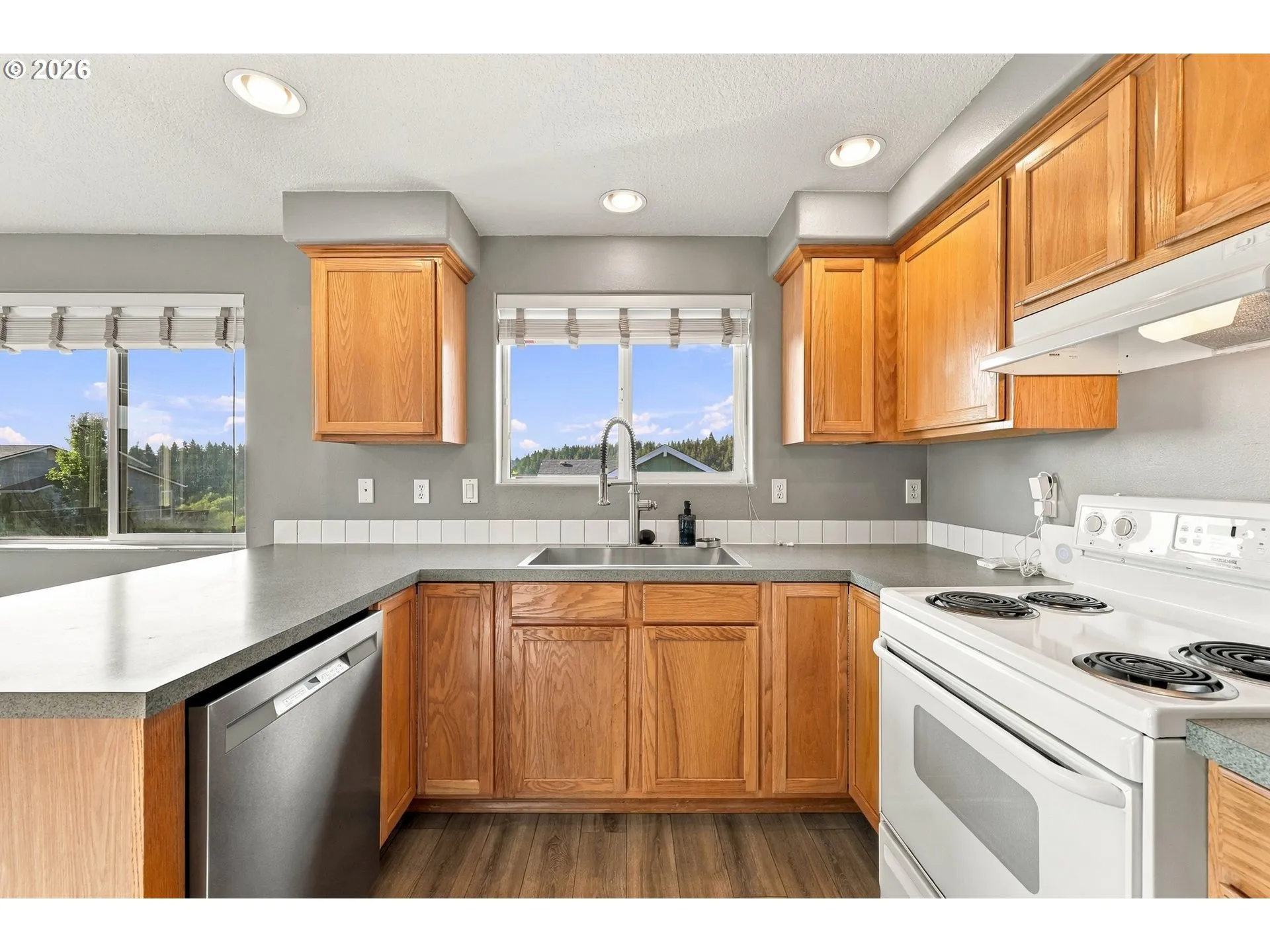 Kitchen-Breakfast Bar
