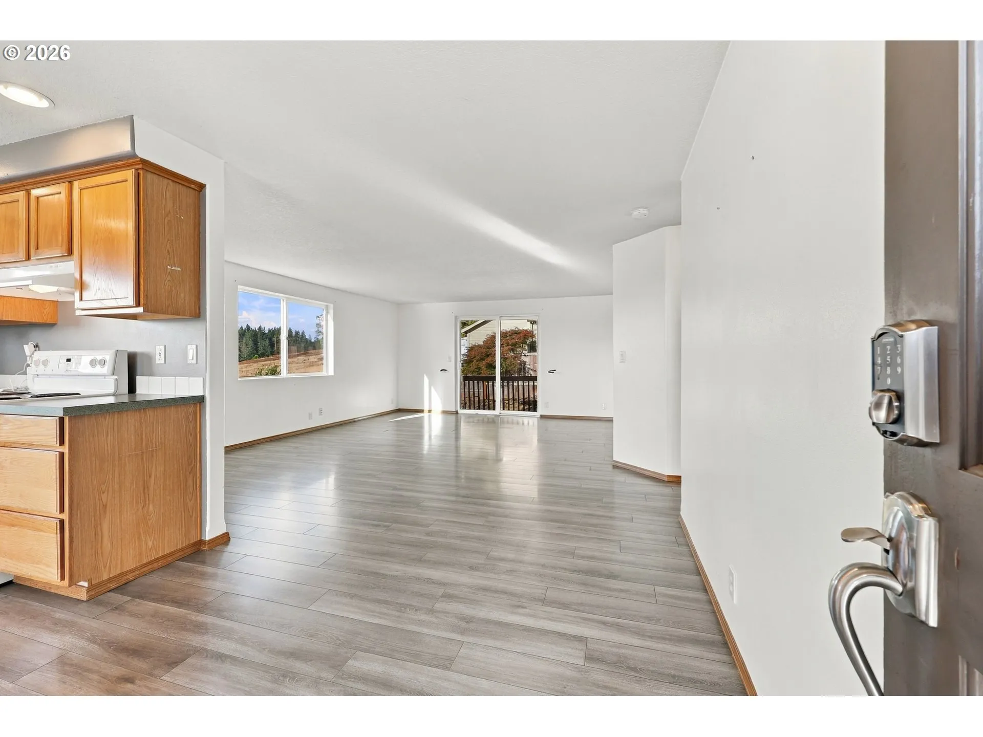 Living Room/Entrance