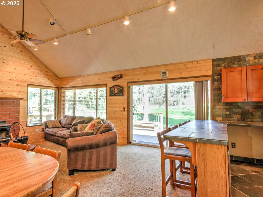 Living Room-Vaulted Ceilings