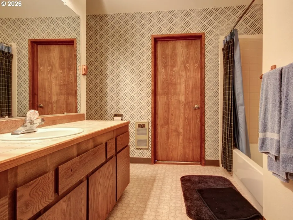 Bathroom-Upper