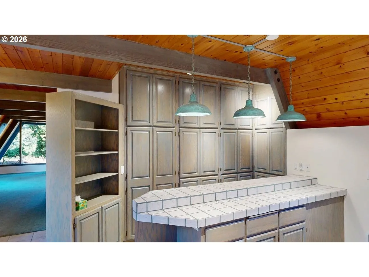Kitchen-Breakfast Bar