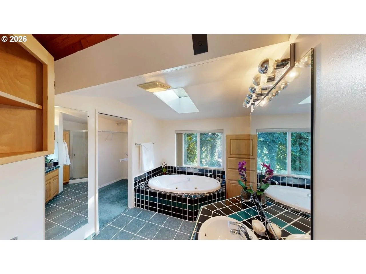 Bathroom, Attached-Garden Tub