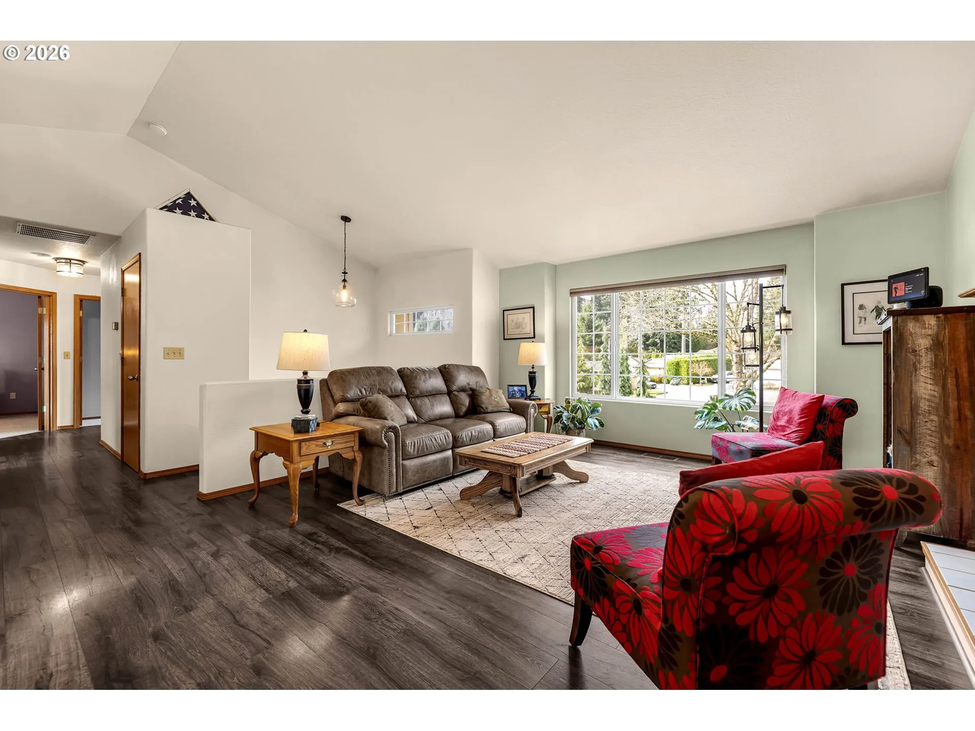 Living Room-Vaulted Ceilings