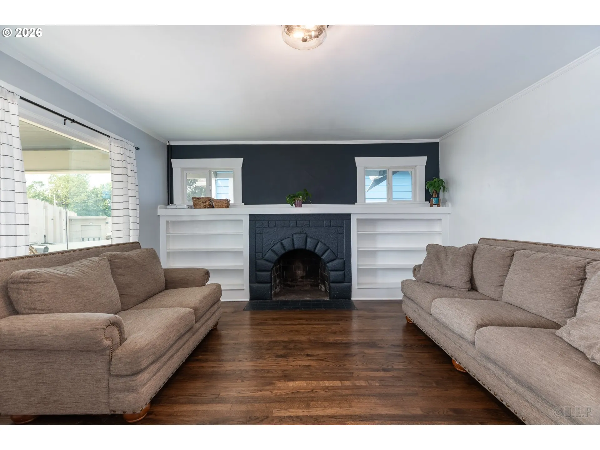 Living Room-Fireplace