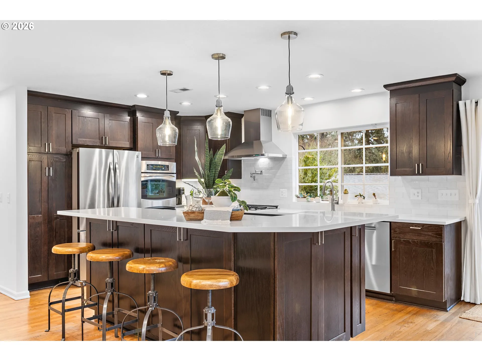 Kitchen-Breakfast Bar